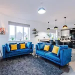 Luxury 2 Bed Close To Coop Etihad And Centre *