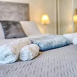 2-bed Modern Salford - Near Centre