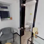 Stylish Modern Near Mediacityuk & Centre - Free Parking - Sleeps 2 Enjoy *