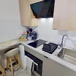 Stylish Modern Near Mediacityuk & Centre - Free Parking - Sleeps 2 Enjoy *