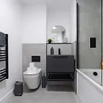 Апартаменты 2 Bedroom - Old Trafford - Balcony - Free Parking