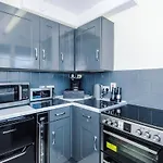 1br By Kammili - Near Centre, Universities & Hospital Manchester