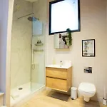 Spacious 3-bed Retreat - Modern & Super * Manchester