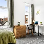 Comfortable 4 Bed - Free Parking & Fast Wifi Apartmán Denton (Tameside)
