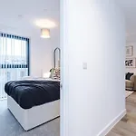 Lägenhet Modern 2br W Secure Parking Salford Manchester
