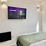 3 Bedroom Penthouse Roof Garden Parking Canal * Manchester