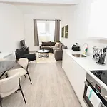 Spacious & Bright 1bed Nr Etihad Stadium Apartmán *