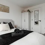 Апартаменты 2 Bedroom - Old Trafford - Balcony - Free Parking Манчестер