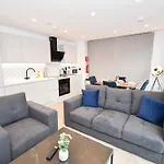 アパート Wonderful 2bed In マンチェスター