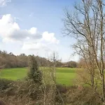 Six Bedroom Group Near Mediacityuk With Garden And Lockbox Check In Maison d'hôtes 3*