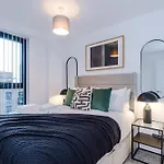 Lägenhet Modern 2br W Secure Parking Salford