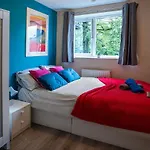 Апартаменты Stylish In Salford With Free Parking *