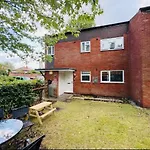 Apartmán Luxury 2-bed Apartment,office With Built-in Tv King Bed, Private Entrance And Free Parking *