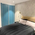 Modern 2br In Piccadilly