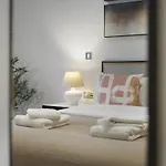 Tranquil And Modern One Bedroom