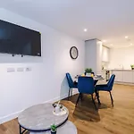 Centre, Comfy 1 Bedroom *