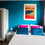 Stylish In Salford With Free Parking *