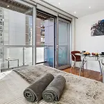 Daire Centre 1b With Free Private Parking & Balcony