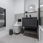 Апартаменты 2 Bedroom - Old Trafford - Balcony - Free Parking *