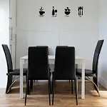 Free Parking, Large House For Contractors & Families, Sleeps 6, 15mins To Centre