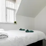 Free Parking, Large House For Contractors & Families, Sleeps 6, 15mins To Centre *