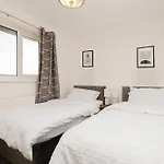 4 Mins From Stadium - Sleeps 7 - Near - Driveway Parking Διαμέρισμα
