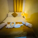 Air Conditioned Luxury 2-bed Apartment,office With Built-in Tv King Bed, Private Entrance And Free Parking