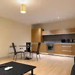 Spacious 2-bed In Centre Apartmán *
