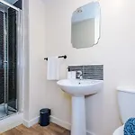Stylish Lawnswood - Premium 3br For Business & Leisure Near Etihad & Centre - Hosted By Parydise *