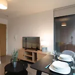Bright 1 Bed In W Balcony Apartment