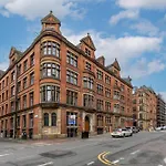 King Bed Flat In The Heart Of The - Pass The Keys Apartmán *
