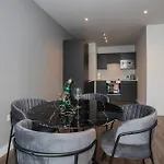 شقة Luxury Condo-terrace - Gym - Parking -