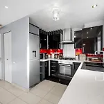 Stylish 3br - Sleeps 7 - 15 Min To Centre, Parking Garden & Fast Wi-fi Daire Manchester