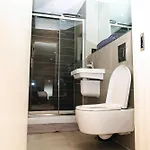 Stylish 2bed Balcony & View Centre 公寓