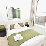 Spacious & Bright 1bed Nr Etihad Stadium * Manchester