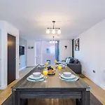 Centre, Central, Pool Table *