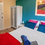 Stylish In Salford With Free Parking Манчестер