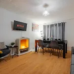 4 Mins From Stadium - Sleeps 7 - Near - Driveway Parking Διαμέρισμα