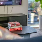 & Town Centre View - Free Parking - 1 Minute To Transport Links - Sleeps 5 Manchester