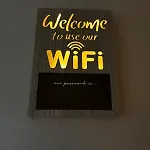 Luxury 2-bed Apartment,office With Built-in Tv King Bed, Private Entrance And Free Parking Apartmán *