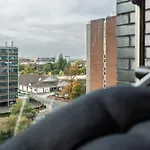 2 Bedroom - Old Trafford - Balcony - Free Parking *