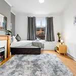 Comfortable 4 Bed - Free Parking & Fast Wifi Denton (Tameside)