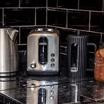 Stylish In Salford With Free Parking *