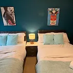 Luxury 5 Bed Centre