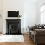 Free Parking, Large House For Contractors & Families, Sleeps 6, 15mins To Centre * Manchester