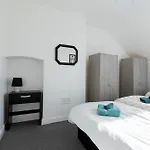 Free Parking, Large House For Contractors & Families, Sleeps 6, 15mins To Centre *