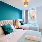 Luxury 5 Bed Centre *