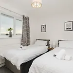 아파트 4 Mins From Stadium - Sleeps 7 - Near - Driveway Parking