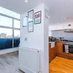 شقة Modern 2br Flat For 4 Full Kitchen