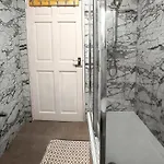 Апартаменты Stylish In Salford With Free Parking *